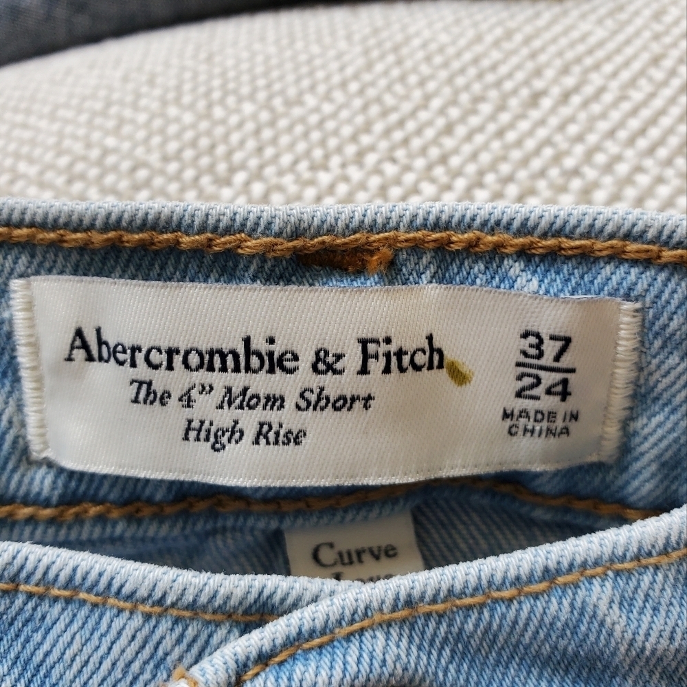 Abercrombie and Fitch Plus Size Denim Shorts.  Size 37/24 - Picture 4 of 6